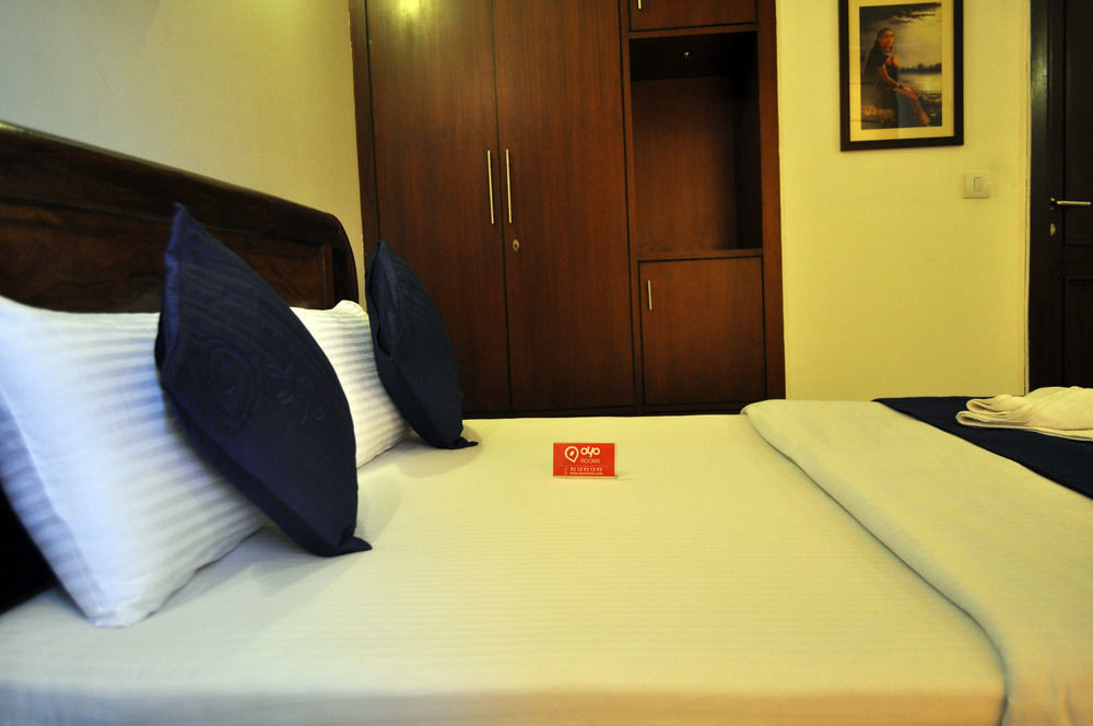 Hotel Oyo Premium Saket Metro Station New Delhi